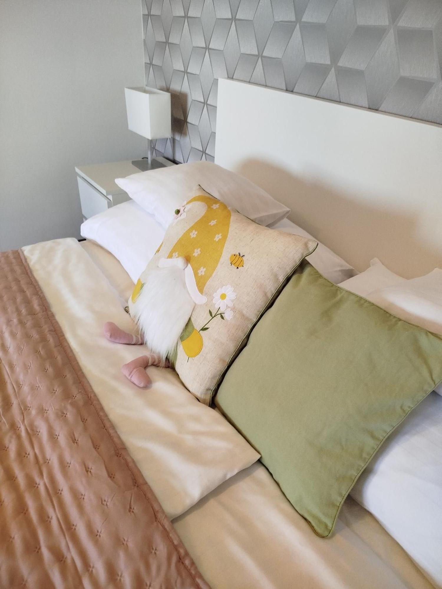 Lady Mabel'S Apartment Near To Arena, Puskas Stadion And City Park, With Guarded Parking Place Budapest Bagian luar foto