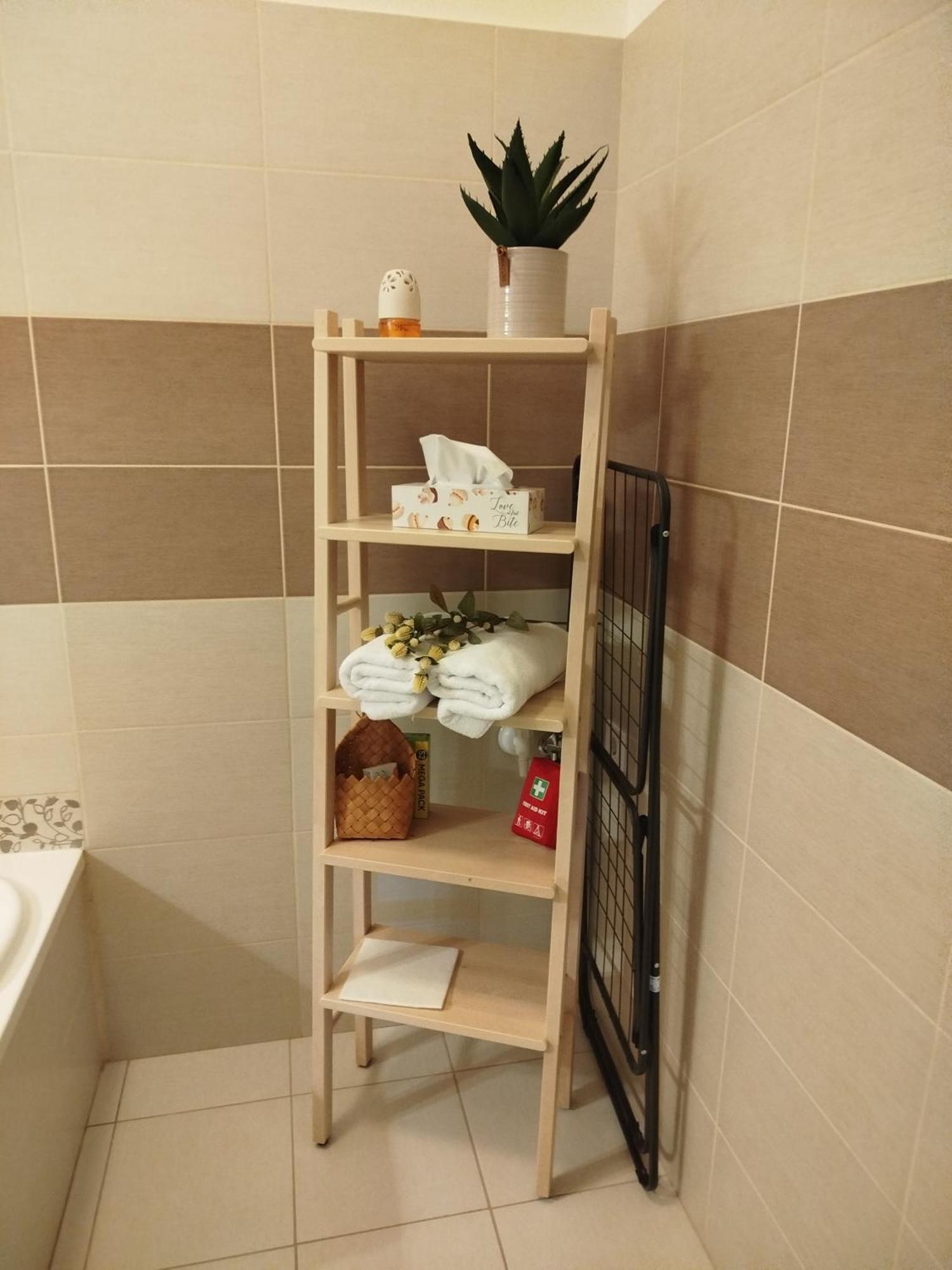 Lady Mabel'S Apartment Near To Arena, Puskas Stadion And City Park, With Guarded Parking Place Budapest Bagian luar foto